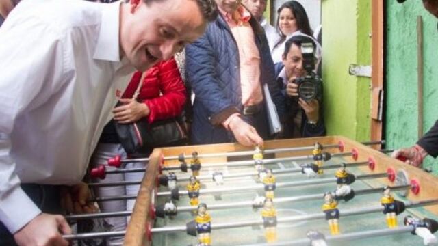 El promotor de la idea es un genio. Con una propuesta imposible se mantiene en la agenda de la intercampaña sin volver a abrir la boca