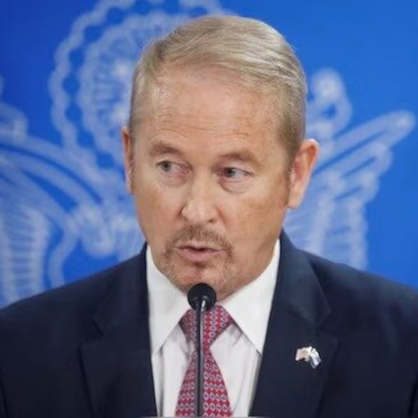 Ronald Johnson resalta traslado de más de 300 criminales desde Estados Unidos hacia México