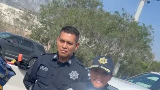 Policías de Santa Catarina, en Nuevo León ayudan a mujer embarazada en labor de parto