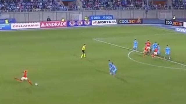 Gol de tiro libre de Nicolás Castillo.