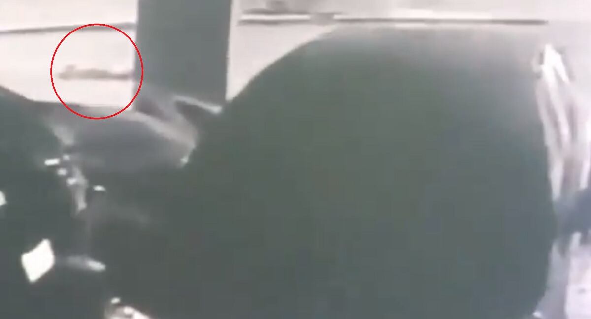 Hombre arrastra a su novia tras atropellarla en Iztacalco