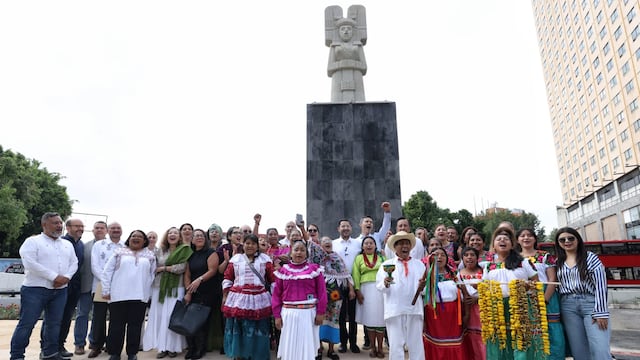 Colocan escultura de La Joven de Amajac en Paseo de la Reforma