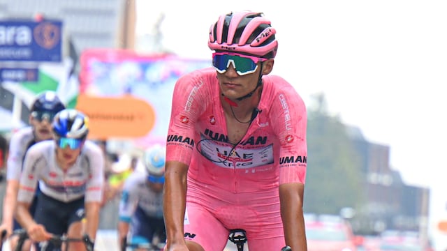 Isaac del Toro fue tachado de mediocre por la prensa de Ecuador que apoya a Richard Carapaz en el Giro de Italia