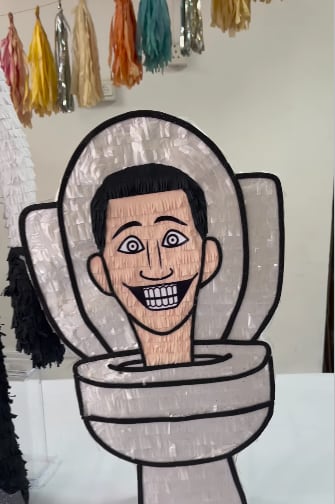 Piñata de Skibidi Toilet