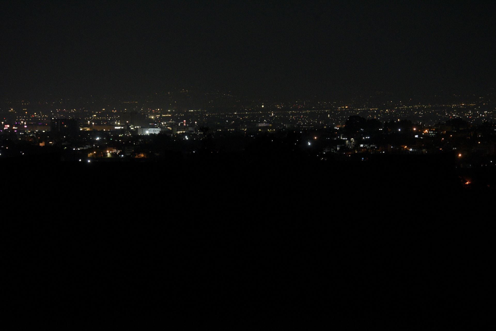 Colonias del Valle de Toluca se quedaron sin luz, debido a un estado de alerta en el Sistema Eléctrico Nacional