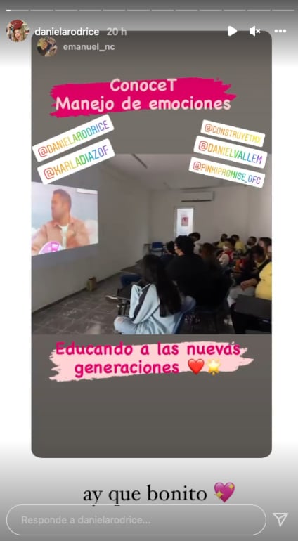 Dan clase con video de Daniela Rodrice.