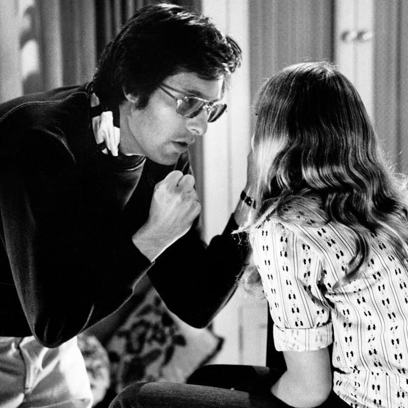 Linda Blair y William Friedkin en el rodaje de El Exorcista