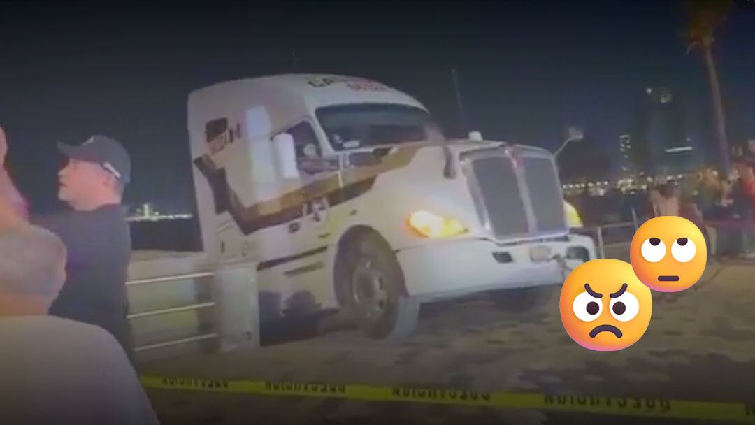 Autoridades intervinieron por el traíler varado en playa de Mazatlán