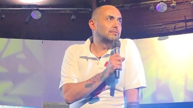 Mauricio Clark asegura que "sectores LGBTI" lo amenazan de muerte