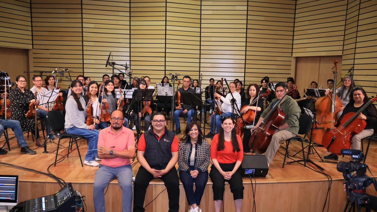Lorena Cuéllar reconoce talento juvenil en nueva versión del Himno a Tlaxcala