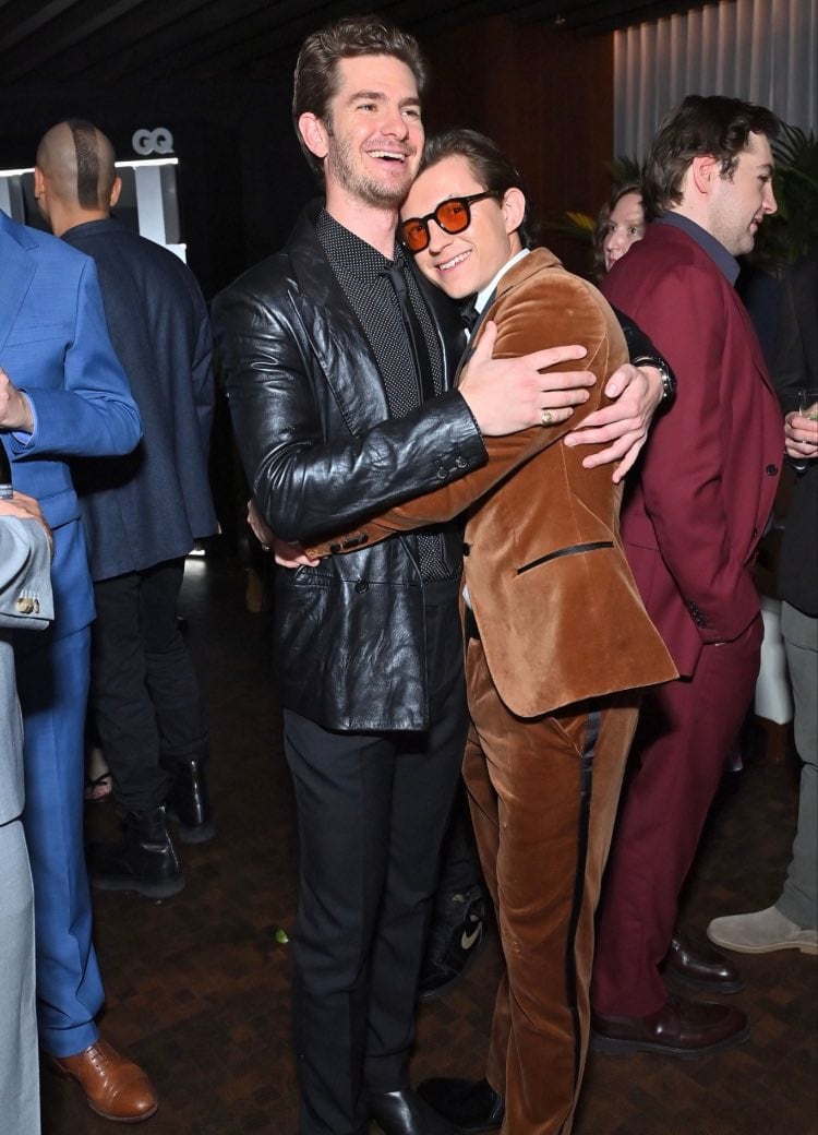 Tom Holland y Andrew Garfield son captados juntos en una fiesta