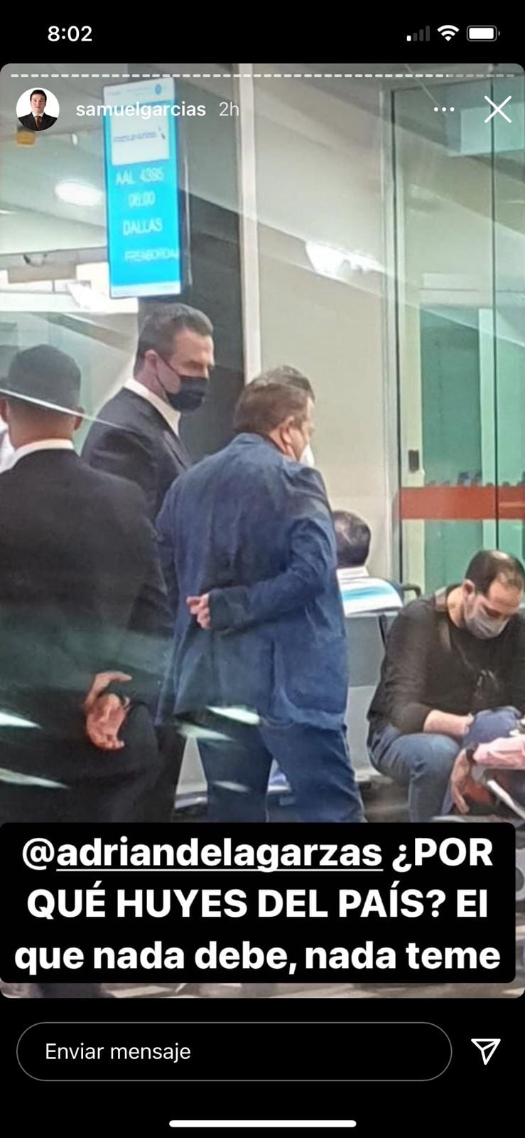Adrián de la Garza en aeropuerto