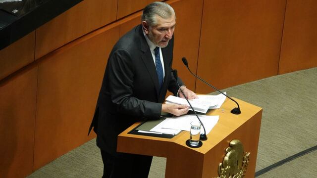 El senador Adán Augusto durante su participación en la Sesión Ordinaria en el Senado de la República