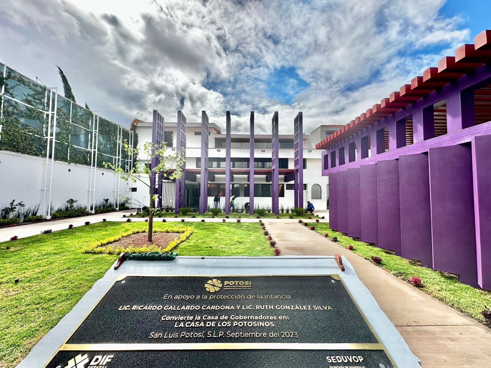 Ricardo Gallardo entrega albergue “La Casa de los Potosinos”