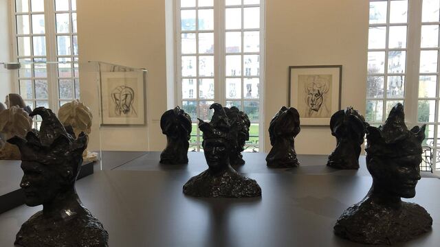 Esta es la expo más grande de las esculturas del artista malagueño en París.