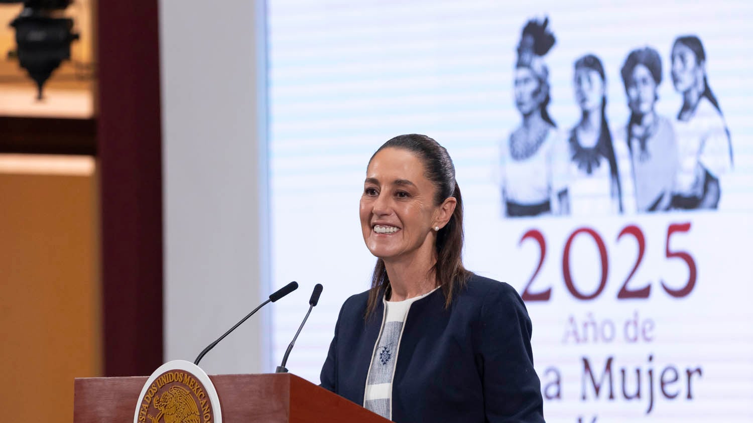 La oposición duda del 80% de aprobación presidencial