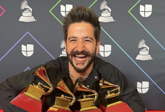 Camilo con premios Latin Grammy