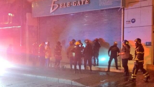 Incendio en bodega de República de Uruguay, colonia Centro