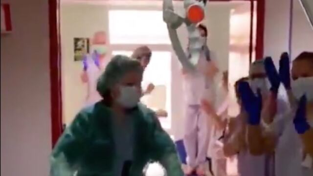 Médicos celebran recuperación de paciente