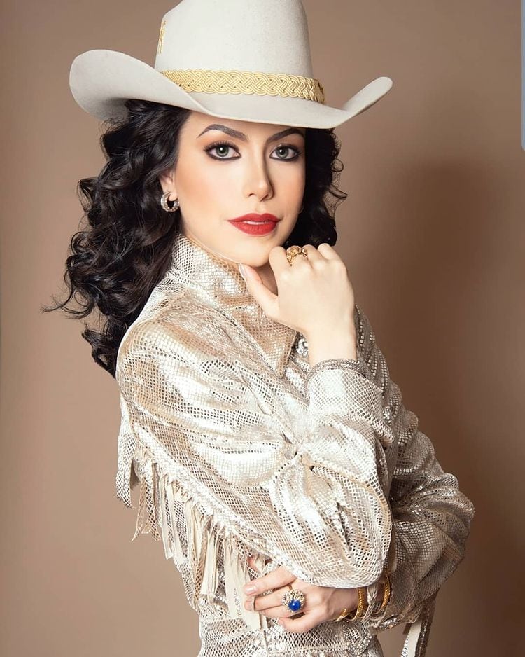 Yrma Lydya, cantante.