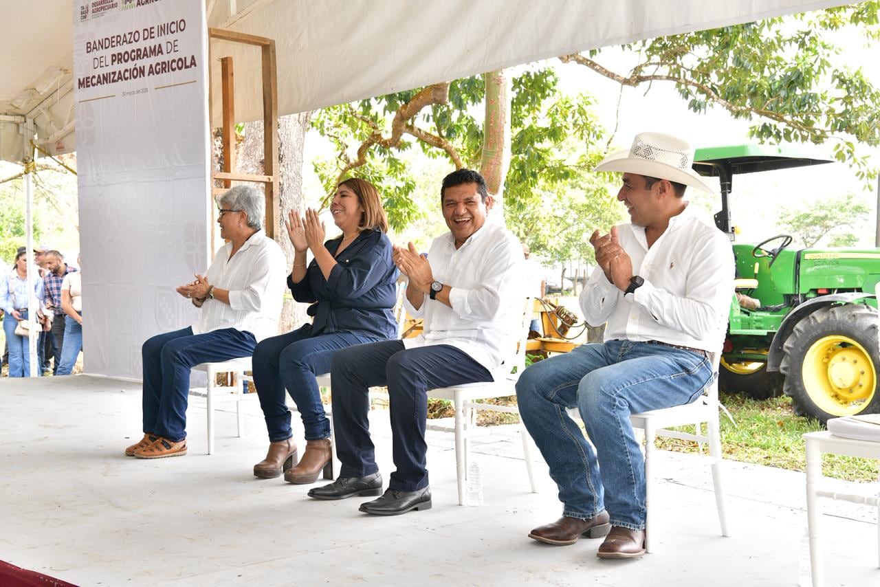Javier May anuncia programas para productores de Tabasco