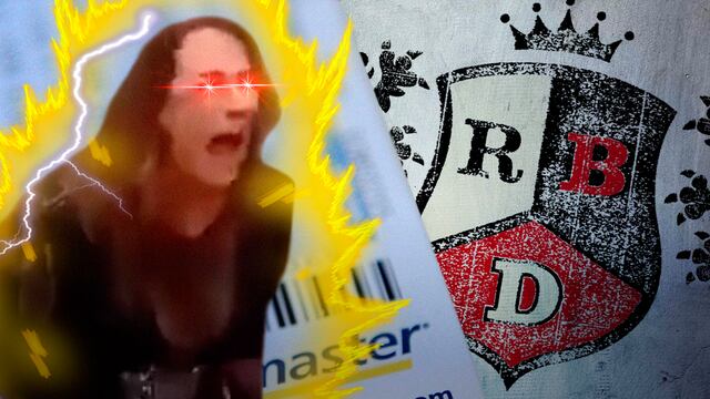 En la imagen se ve a una fan de RBD furiosa con Ticketmaster