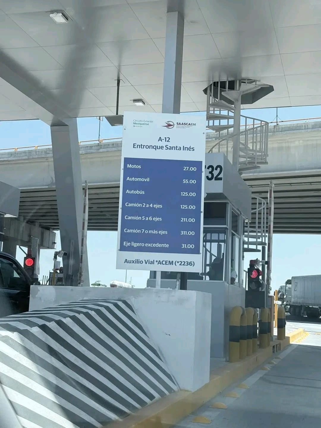 Instalan caseta de peaje en el AIFA pese a supuesta gratuidad en conexión al Circuito Exterior Mexiquense