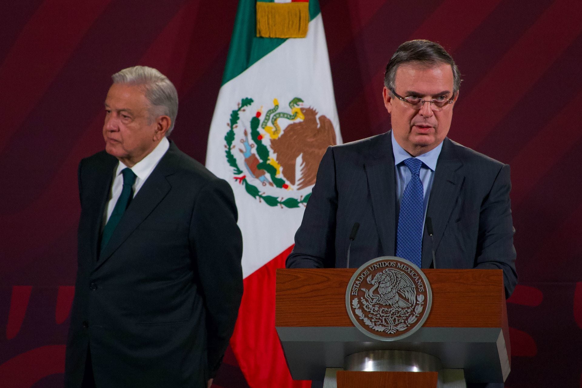 Andrés Manuel López Obrador y Marcelo Ebrard, durante la conferencia matutina desde Palacio Nacional.