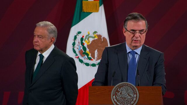 Andrés Manuel López Obrador y Marcelo Ebrard, durante la conferencia matutina desde Palacio Nacional.