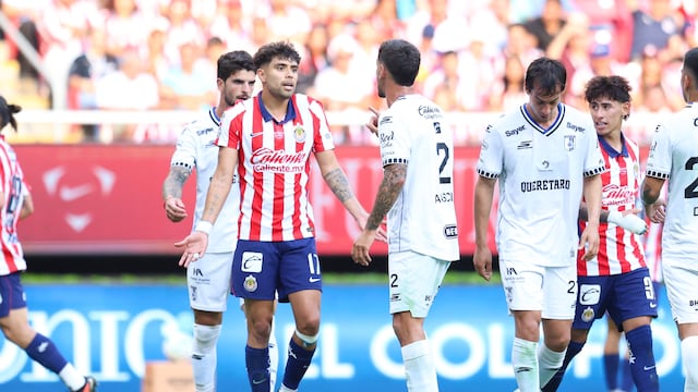 Chivas cae 2-0 ante Querétaro en el Estadio Akron.