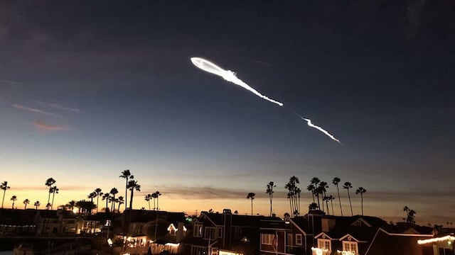 Cohete Falcon 9 es visto en Cancún y el Caribe.