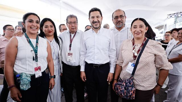 Martí Batres entregó constancias de liquidación de crédito del ISSSTE