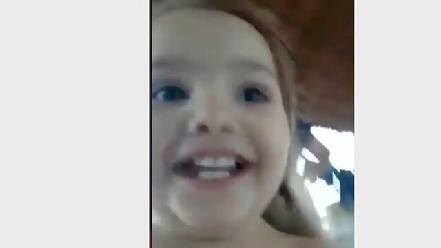 Pícara ladrona le roba cámara a experta en perreo y se vuelve viral.