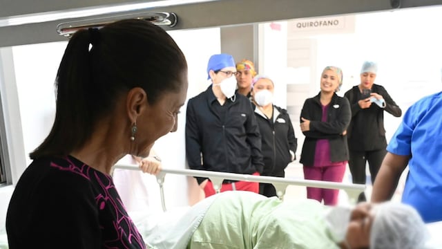 Claudia Sheinabum recorre hospital de Chetumal en medio del desabasto
