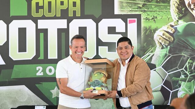 Ricardo Gallardo y el goleador Luis Hernández