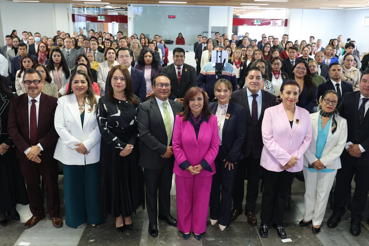 La gobernadora de Tlaxcala supervisó el avance de la construcción de las nuevas Salas de Oralidad.