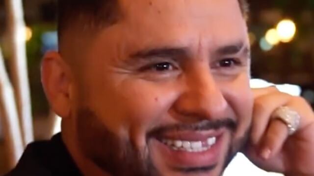 Larry Hernández se queda chimuelo.