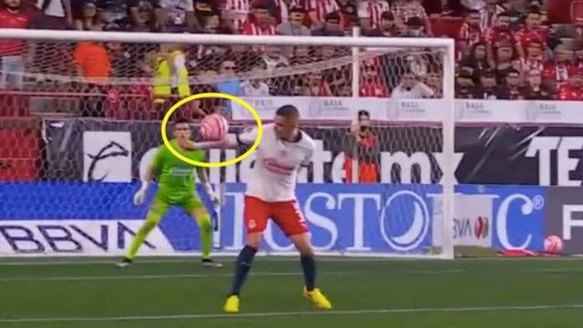 VAR no marcó penal sobre el Club Chivas.