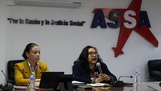 Ada Salazar, secretaria general del ASSA; y Sandra Carrillo, secretaria del Trabajo del ASSA