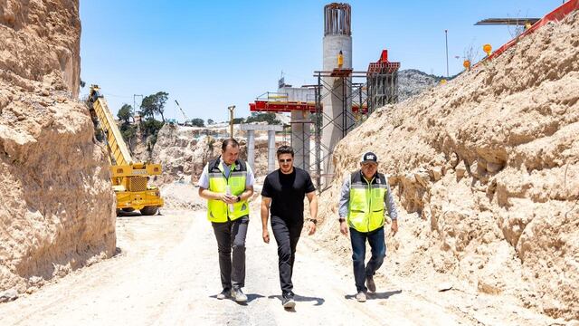 Samuel García supervisa obras de carretera Interserrana
