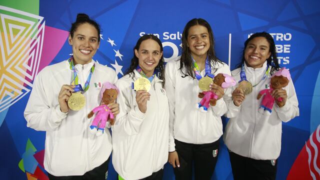 Miranda Grana, Byanca Rodríguez, María Mata y Tayde Revilak, subieron al podio con la medalla de oro en Natación.
