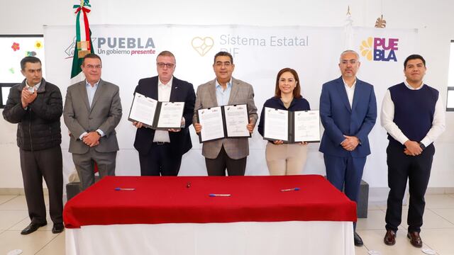 Sergio Salomón firma convenio con CINIA México