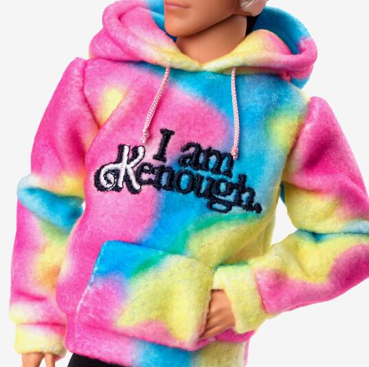 Ken de Barbie con sudadera “I am Kenough”