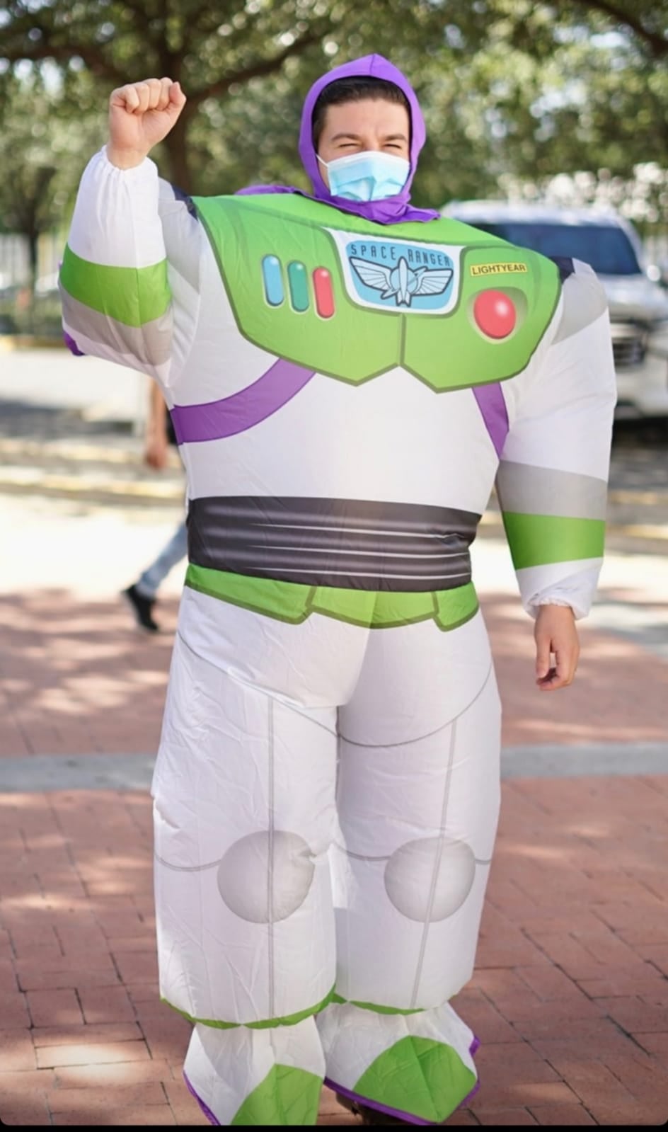 Samuel García se viste de Buzz Lightyear