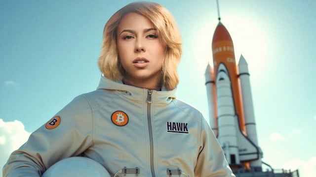 Hailey Welch promocionando su criptomoneda Hawk Tuah