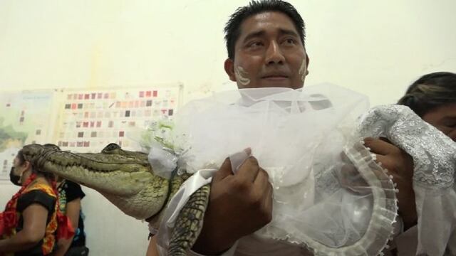 Alcalde en Oaxaca se casa con lagarto
