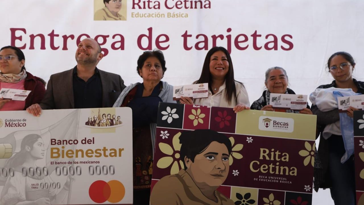 Iztacalco entrega más de 4 mil tarjetas de la Beca Rita Cetina a estudiantes