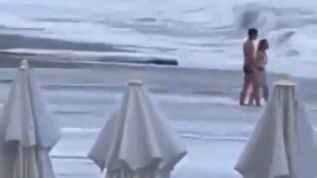 Mar de Rusia arrastra a mujer y la desaparece