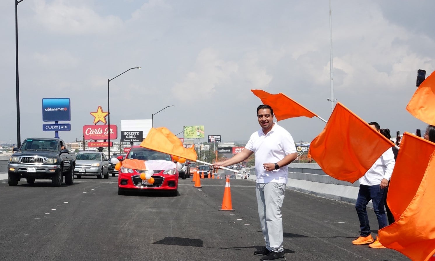 Jesús Nava Rivera, alcalde de Santa Catarina, inaugura primer cuerpo de megapuente Díaz Ordaz-Ordóñez