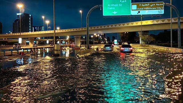 Dubái registra inusuales lluvias torrenciales